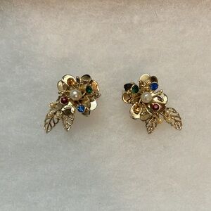 Vintage Gold Floral Clip-on Earrings